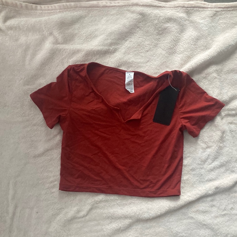 Alphalete Ultrasoft Crop Tee - Size M, Cherry